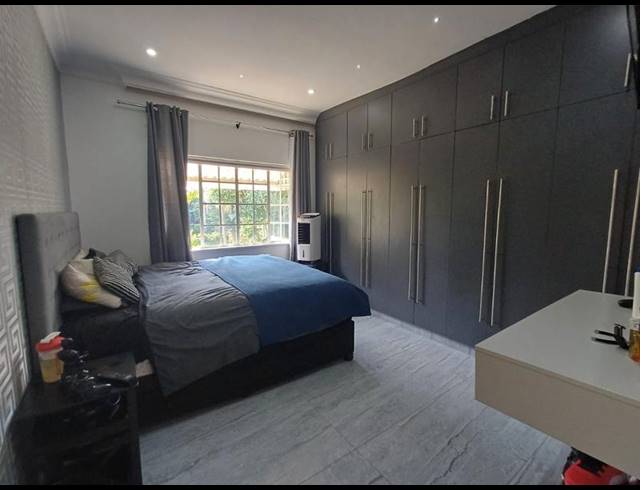 3 BEDROOM APARTMENT FOR SALE IN ESSENWOOD